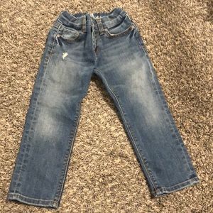 Medium to light wash skinny jeans.